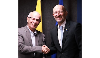 Director Ejecutivo Cintel, Manuel Martínez junto con el Embajador de la Unión Europea en Colombia, François Roudié