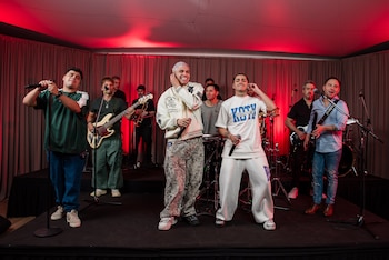 Los Totora y el dúo Roze interpretaron “Locura automática” en el tercer show musical de la noche