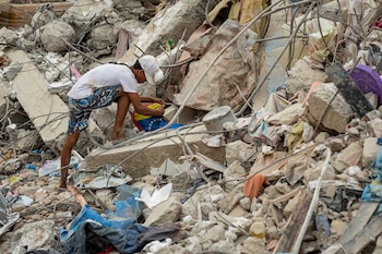 Las autoridades contabilizaron 16.740 heridos y 6.462 personas rescatadas desde la emergencia (EFE)