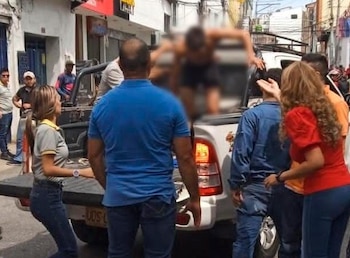 Además de la mujer, un