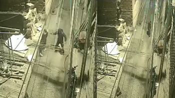 Balacera en el Rímac deja un muerto: cámaras captan el momento del ataque con explosivo y disparos