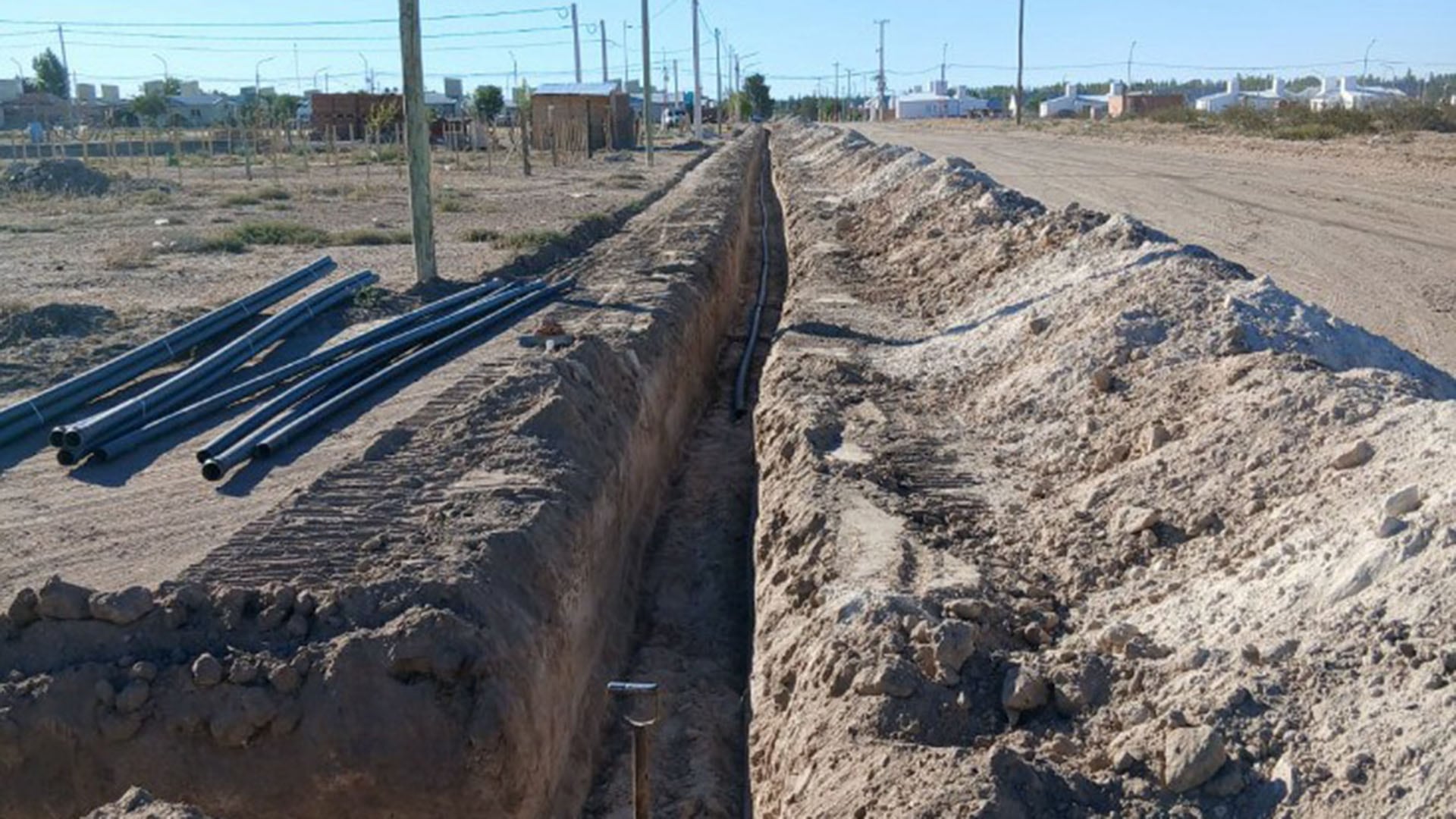 El derrumbe de una pared lateral de la zanja donde trabajaba el operario provocó la causa de muerte del hombre de 49 años (Facebook)