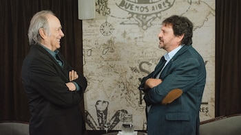 “La cultura es un gran poder pero para algunos es un gran enemigo”: diez reflexiones de Joan Manuel Serrat en diálogo con Felipe Pigna