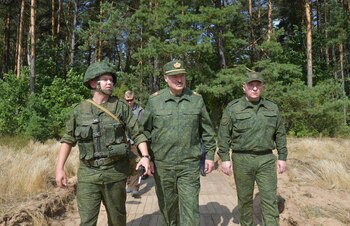 Lukashenko en la base militar