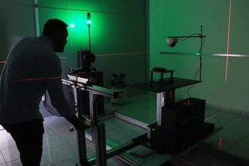 El nuevo laboratorio del CIAN permite calibrar y verificar equipos de radioterapia, asegurando estándares internacionales en el tratamiento del cáncer en El Salvador. (Foto cortesía UES)