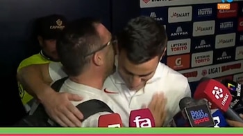 Pablo Guede interrumpió entrevista para dar emotivo abrazo a Alejandro Duarte tras triunfo de Alianza Lima vs ADT: “Es un crack”