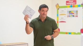 Renzo Reggiardo reclama a la ONPE por ser elegido miembro de mesa, pero usuarios le responden: “Paga tu multa”