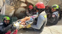 Una brigada de Estados Unidos en Venezuela realizó un impactante rescate de una madre y su bebé de 9 meses de los escombros