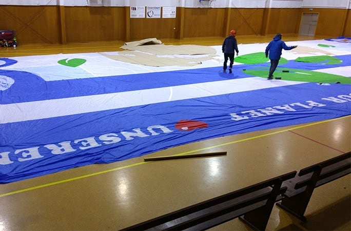 El equipo Al-Farsi promueve la cultura del vuelo de barriletes desde hace más de 25 años, con actividades inclusivas y fomento de valores comunitarios (Guinness World Records)