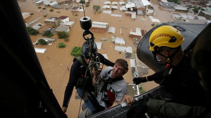 Inundaciones en Brasil: aumentó a 66 el saldo de muertos y los rescatistas trabajan a contrarreloj para evitar una tragedia mayor 