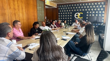 La oposición mayoritaria de Venezuela presentará el próximo domingo una hoja de ruta para la transición