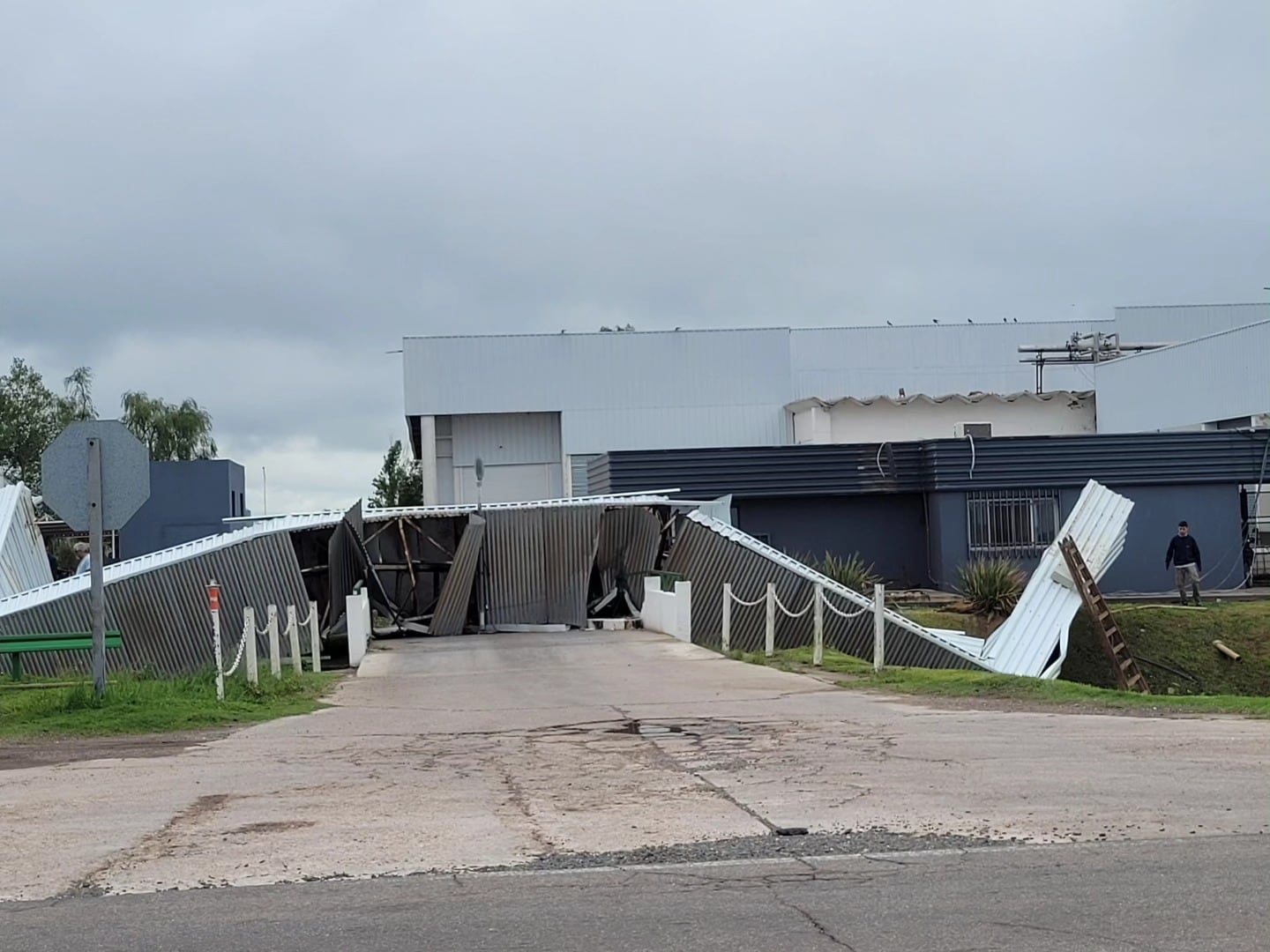 Según registraron, las ráfagas de viento superaron los 100 km/h (Facebook: Radio Ciudad de Coronel Moldes)