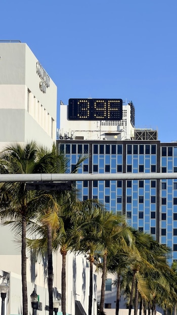 En Lincoln Road, el reloj