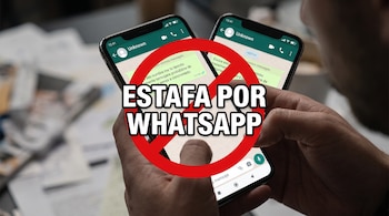 Manos sujetando un teléfono móvil con un chat de WhatsApp y un cartel rojo de prohibición con las palabras Estafa por WhatsApp.