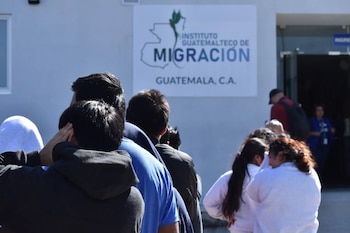 Guatemala otorgó apoyo de retorno a 197 migrantes vulnerables, mayormente de Honduras, El Salvador y Venezuela. (Cortesía: Prensa Latina)