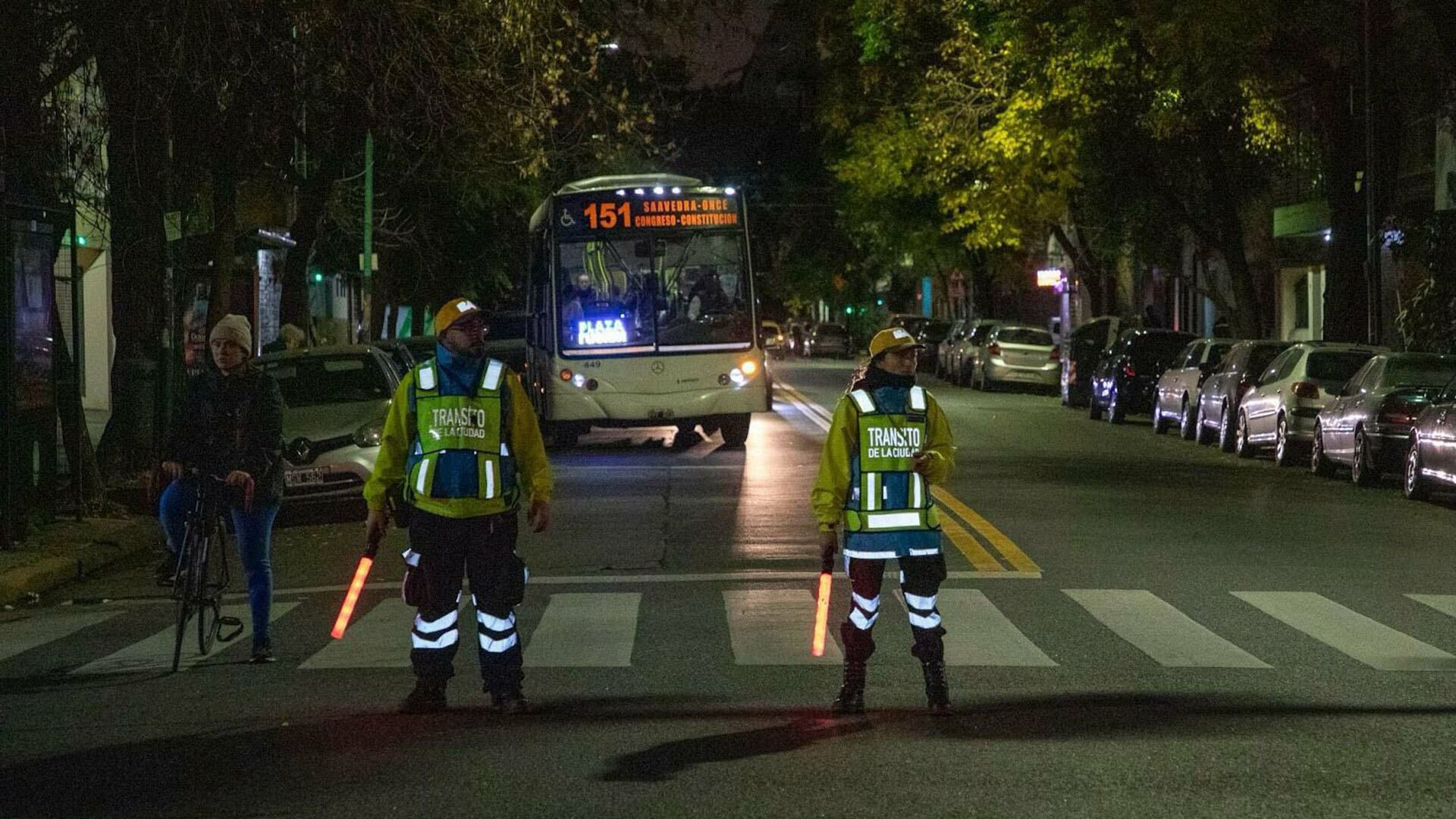 Los agentes de tránsito serán quienes controlen el cumplimiento de la nueva disposición.