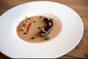 Lengua de jabalí escabechada con