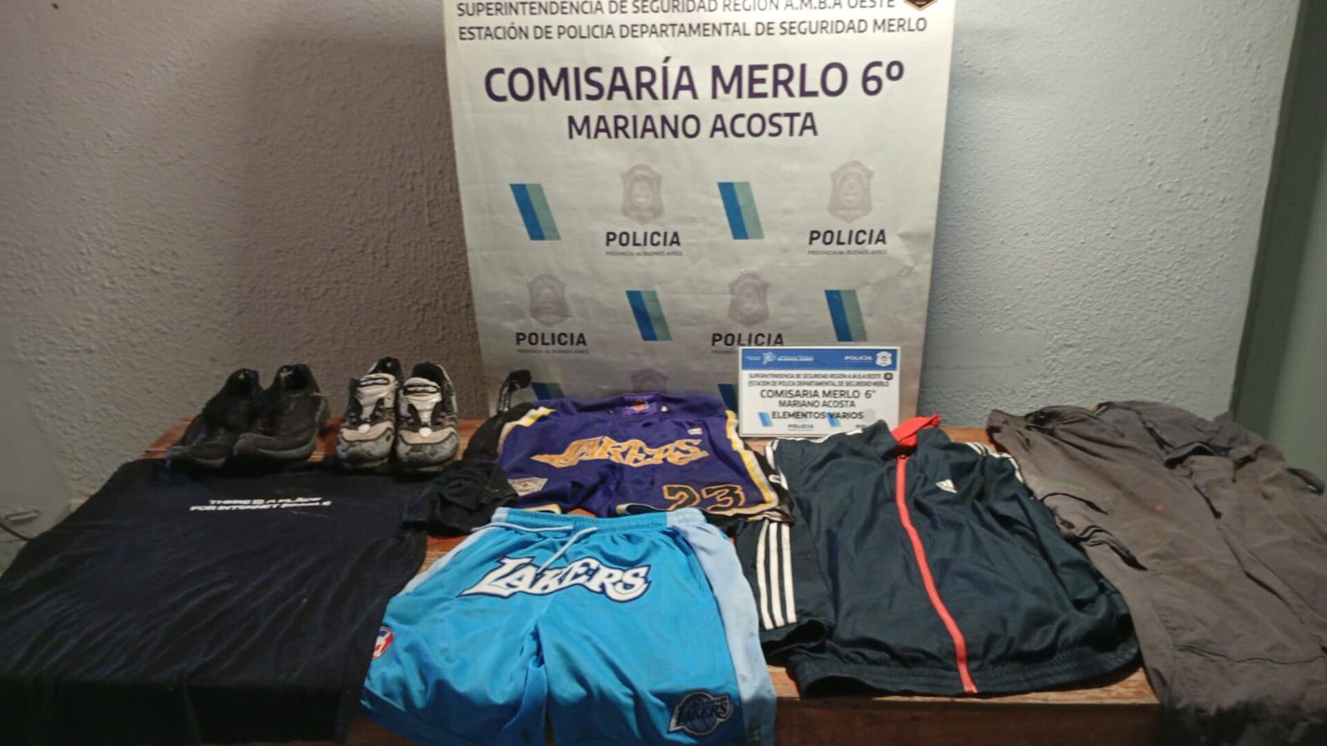Durante el allanamiento la policía secuestró ropa que vestían los agresores al momento del hecho