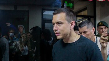 El presidente de Ecuador preside