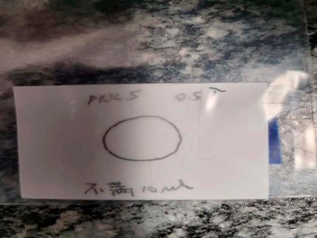 La policía alega que Han envió cuatro paquetes que «contenían material biológico relacionado con gusanos redondos» desde China a EEUU