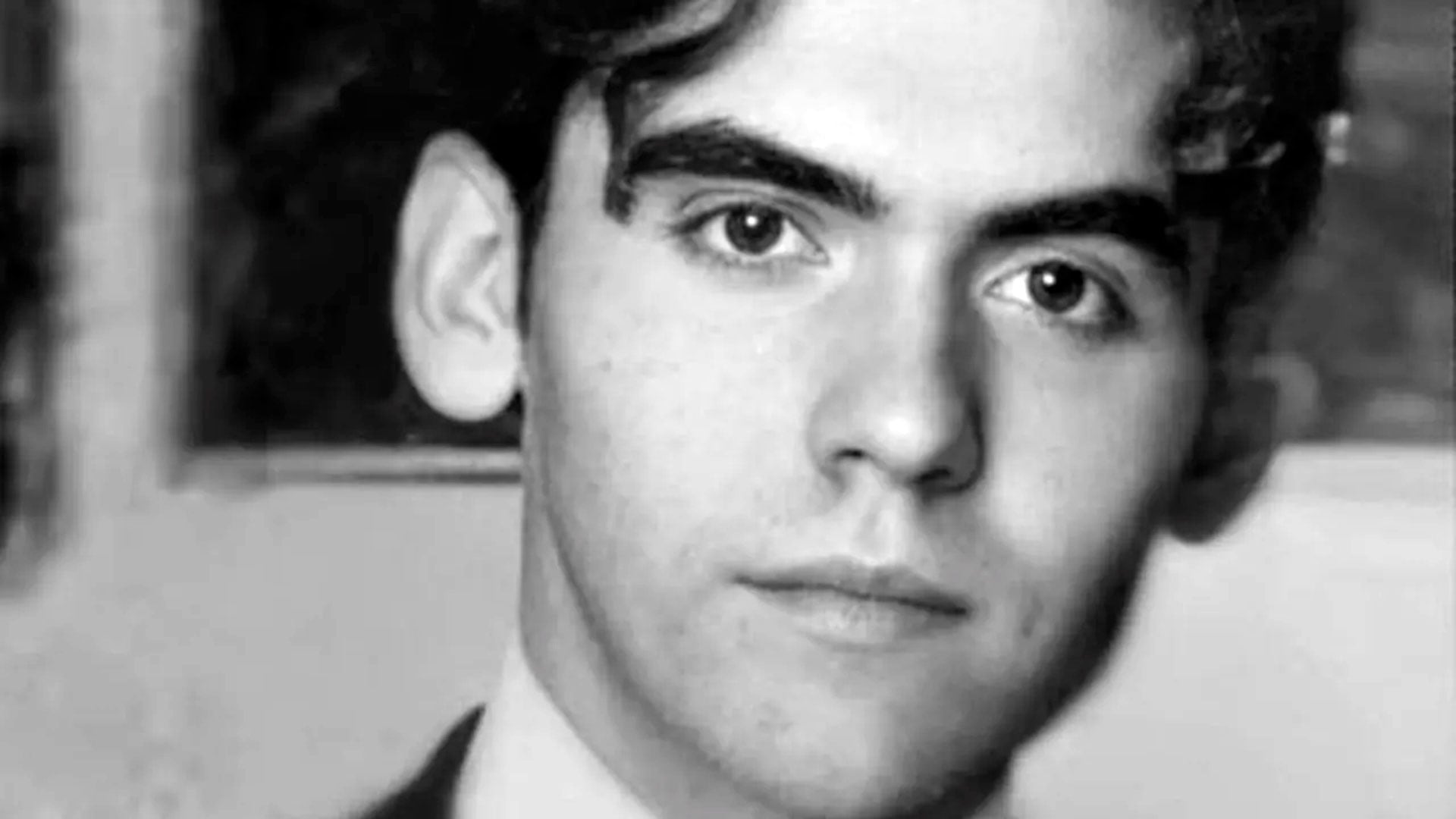 Federico García Lorca, escritor español: “El artista debe llorar y reír con su pueblo; hay que dejar el ramo de azucenas y meterse en el fango hasta la cintura”