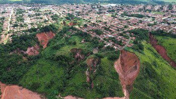 Ciudad amazónica de Brasil a punto de colapsar tras llenarse de socavones