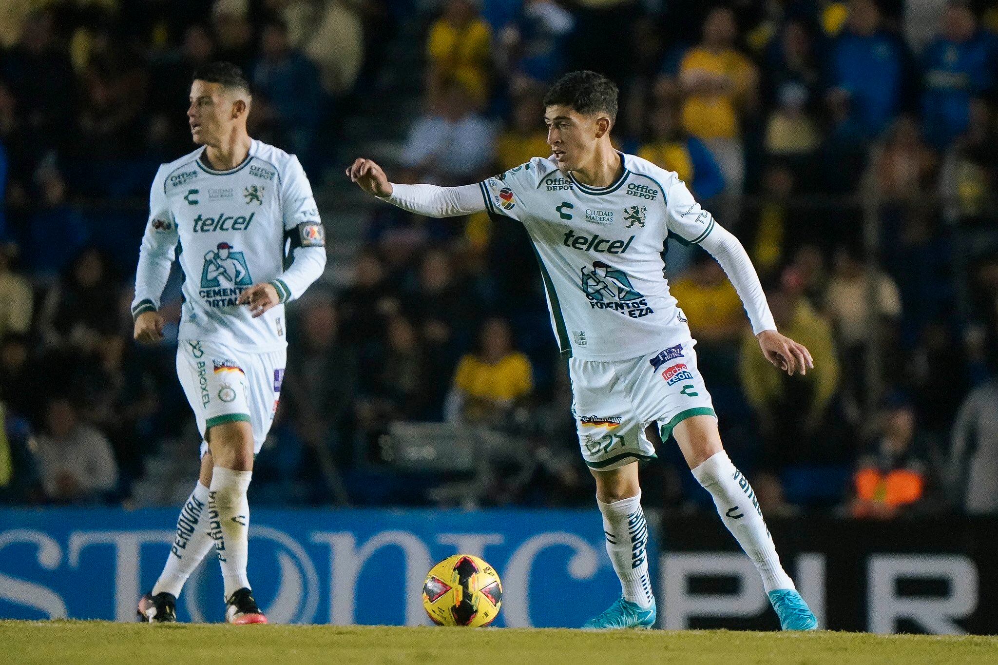 EN VIVO | León vs. Tigres: James Rodríguez juega por la octava jornada del torneo Clausura 2025 3 James Rodríguez y Ángel Estrada, en acción con León ante el América en Ciudad de México - crédito Club León
