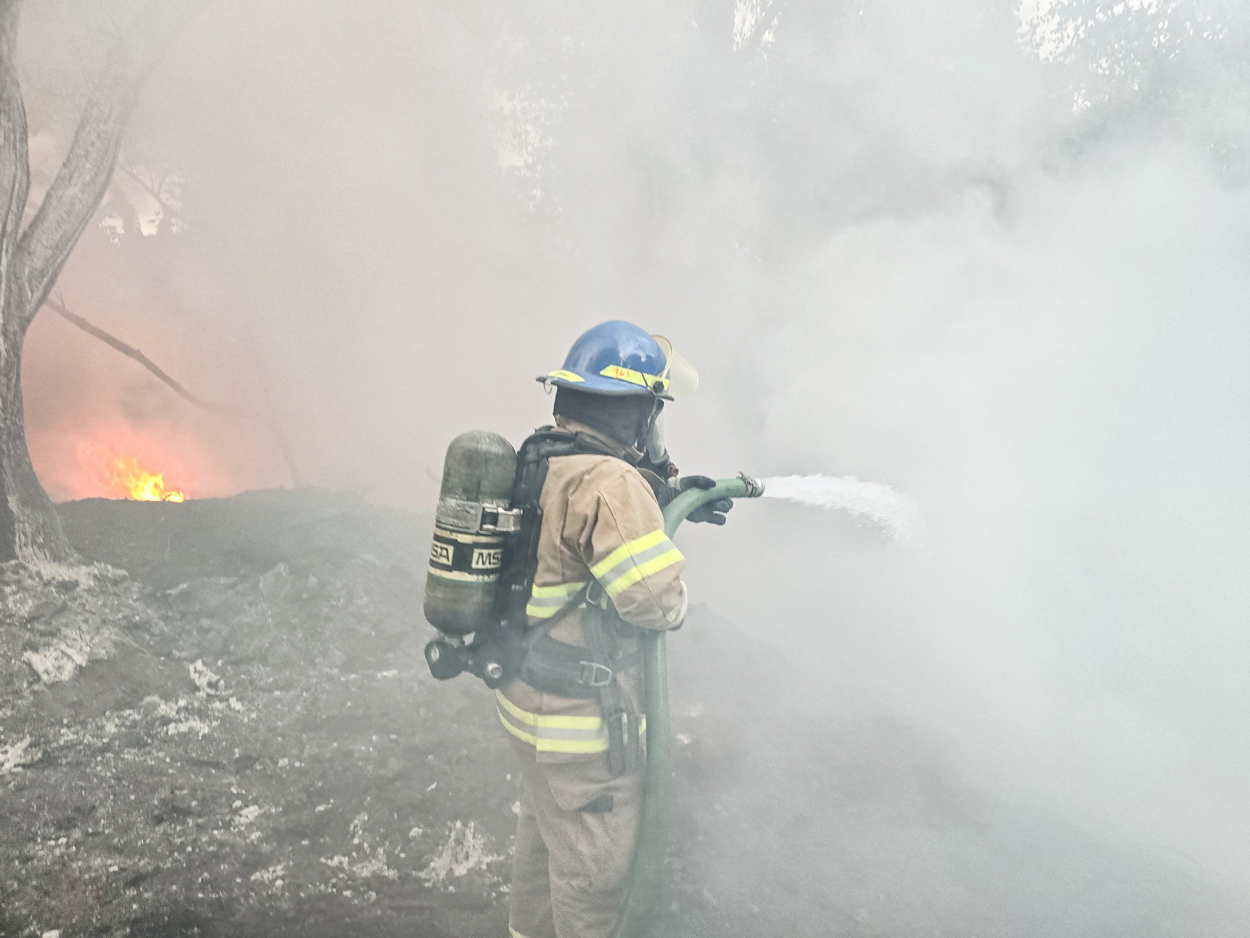 El Cuerpo de Bomberos de El Salvador reportó un aumento del 68 % en los incendios atendidos durante el período vacacional entre el 1 y el 6 de agosto de 2026. (Foto: Cuerpo de Bomberos)