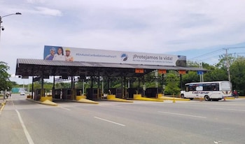 La exención en el peaje de Turbaco beneficia a automóviles, buses y camiones de dos ejes que transitan a diario entre Cartagena y Barranquilla - crédito Invías