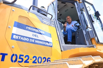 El Gobierno prevé entregar los primeros 20 kits de maquinaria a igual número de alcaldías en los próximos 15 días. (Foto: Casa Presidencial Honduras)