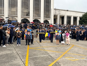 El proceso de entrega de los cuerpos a familiares y Fuerzas Armadas culminó con actos de reconocimiento y acompañamiento técnico-forense - crédito prensa Fuerzas Militares