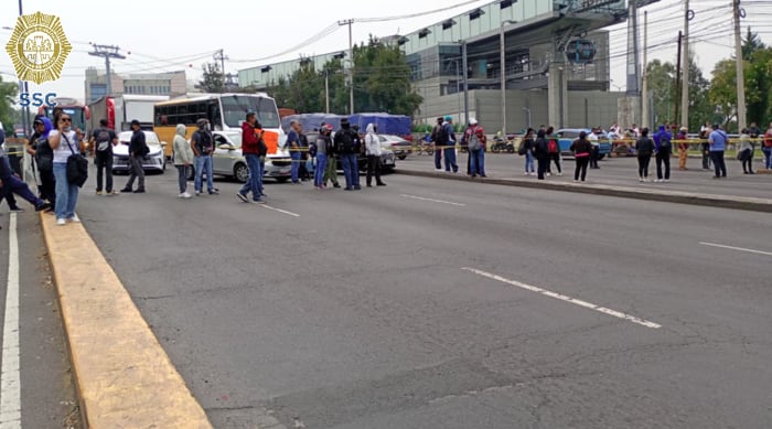 Continúa bloqueo en ambos sentidos de Av. Constituyentes a la altura de Av. de las Torres, alcaldía Miguel Hidalgo, por presencia de manifestantes. (@OVIALCDMX)