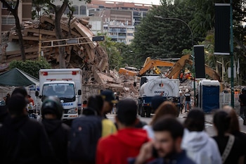 Rescatistas trabajan en una zona afectada por un terremoto (EFE/ Ronald Peña R.)