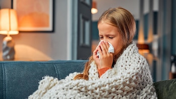 Otoño y virus respiratorios: 12 consejos de pediatras para prevenir mocos, tos y enfermedades en los chicos