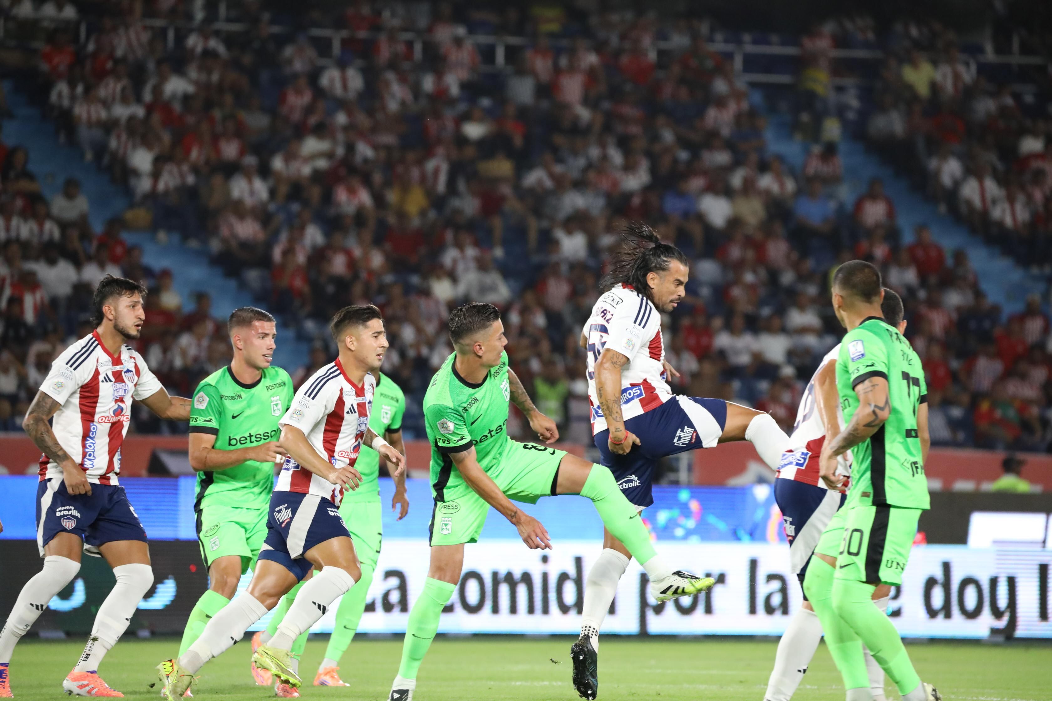 Atlético Nacional y Junior son dos de los equipos que más recursos manejan para armar plantillas en el fútbol colombiano - crédito Colprensa