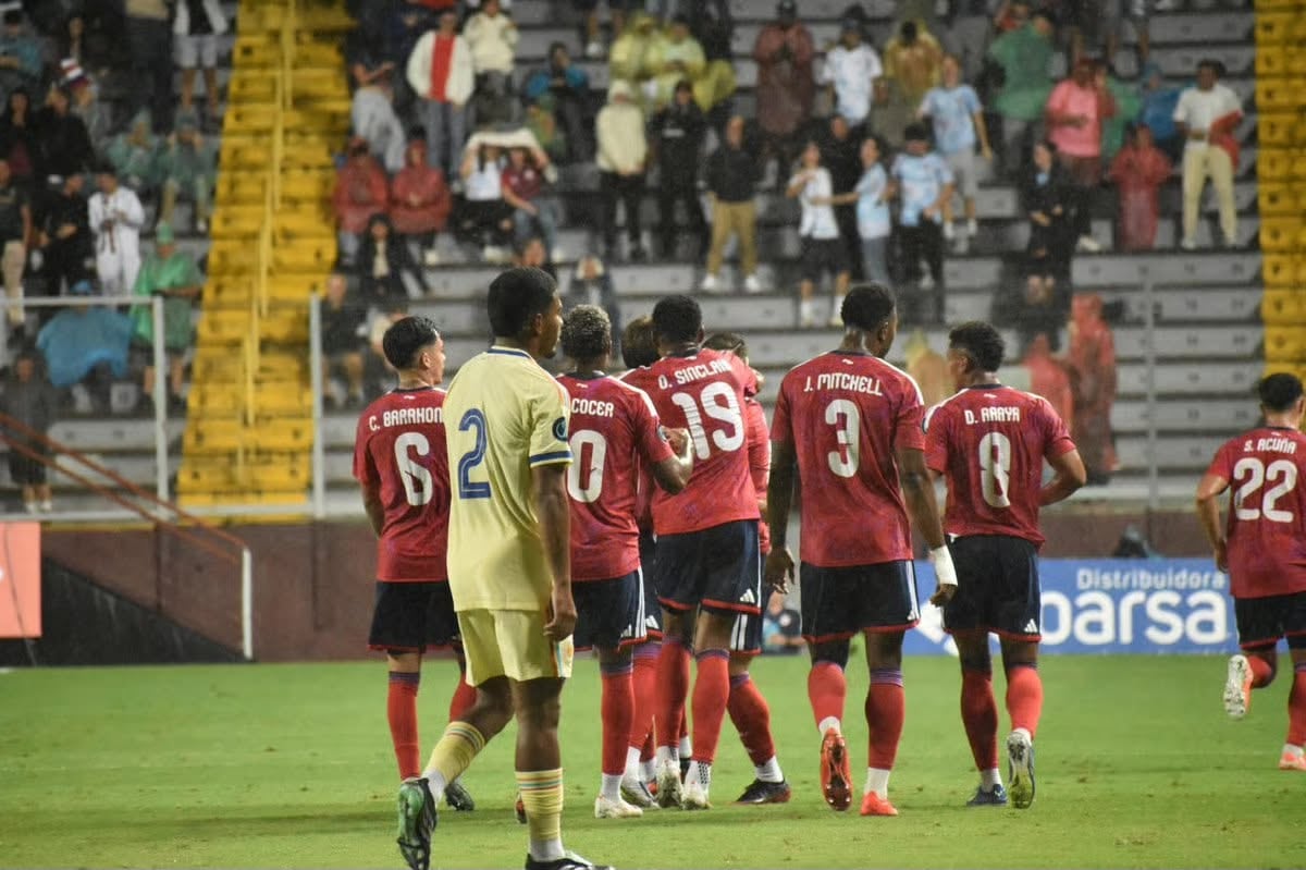 El técnico de Costa Rica, Fernando Batista, quedó en el centro de las críticas tras el desplome de la Sele en la Liga de Naciones (Cortesía: Hoy en el deporte).