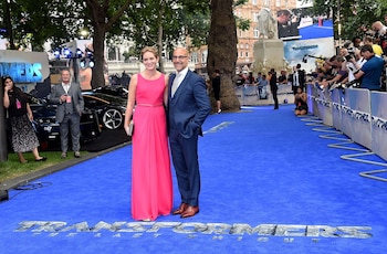 Stanley Tucci junto a su