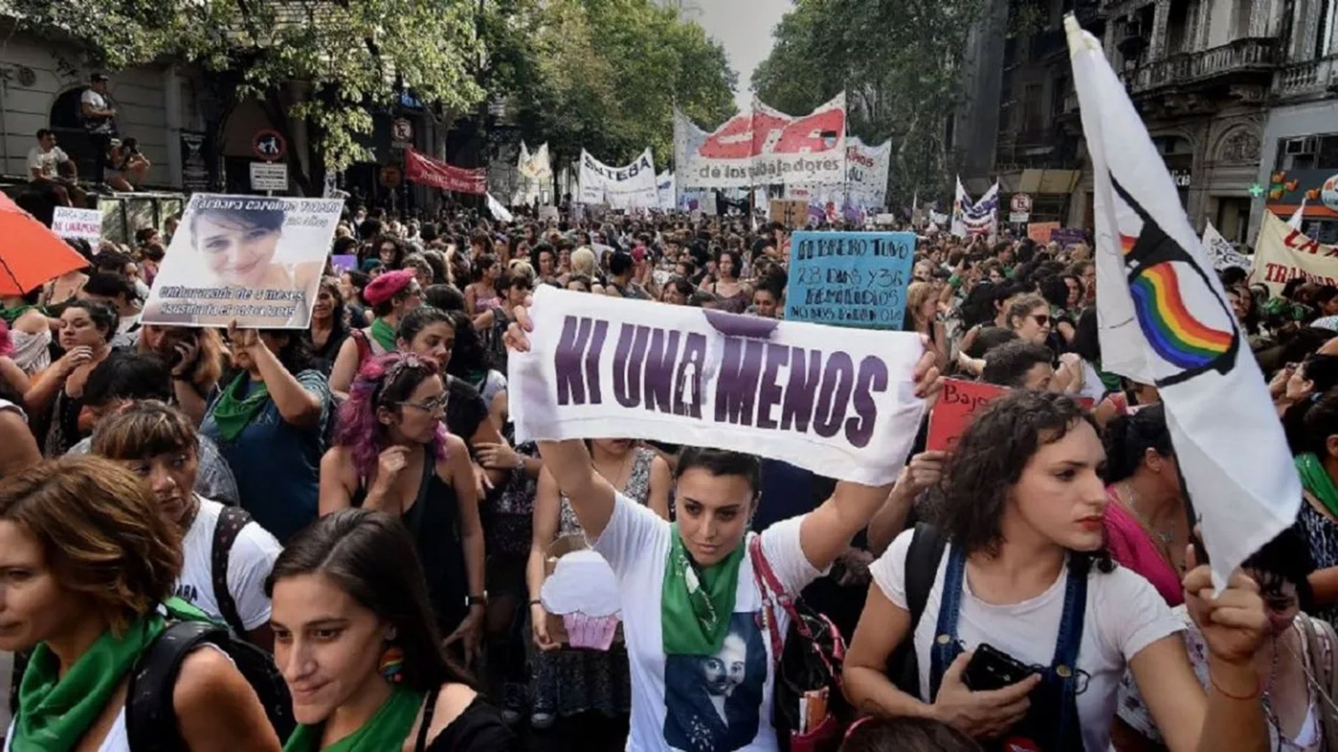Menos de un mes después del crimen de Chiara, el 3 de junio de 2015, cientos de miles de personas salieron a las calles de todo el país