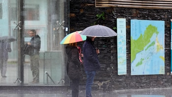 Las tormentas, las olas y el viento ponen en aviso a seis CCAA, con bajada de máximas en suroeste peninsular