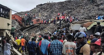 Se teme que el número de muertos pueda aumentar aún más, ya que varias personas podrían quedar enterradas bajo la basura