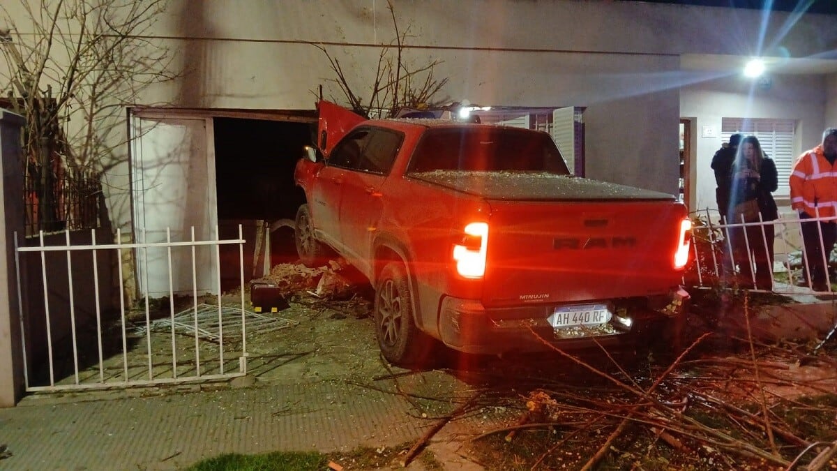 El test de alcoholemia al conductor de la camioneta arrojó 1,74 y 1,57 gramos de alcohol por litro de sangre (Crédito: La Brújula 24)