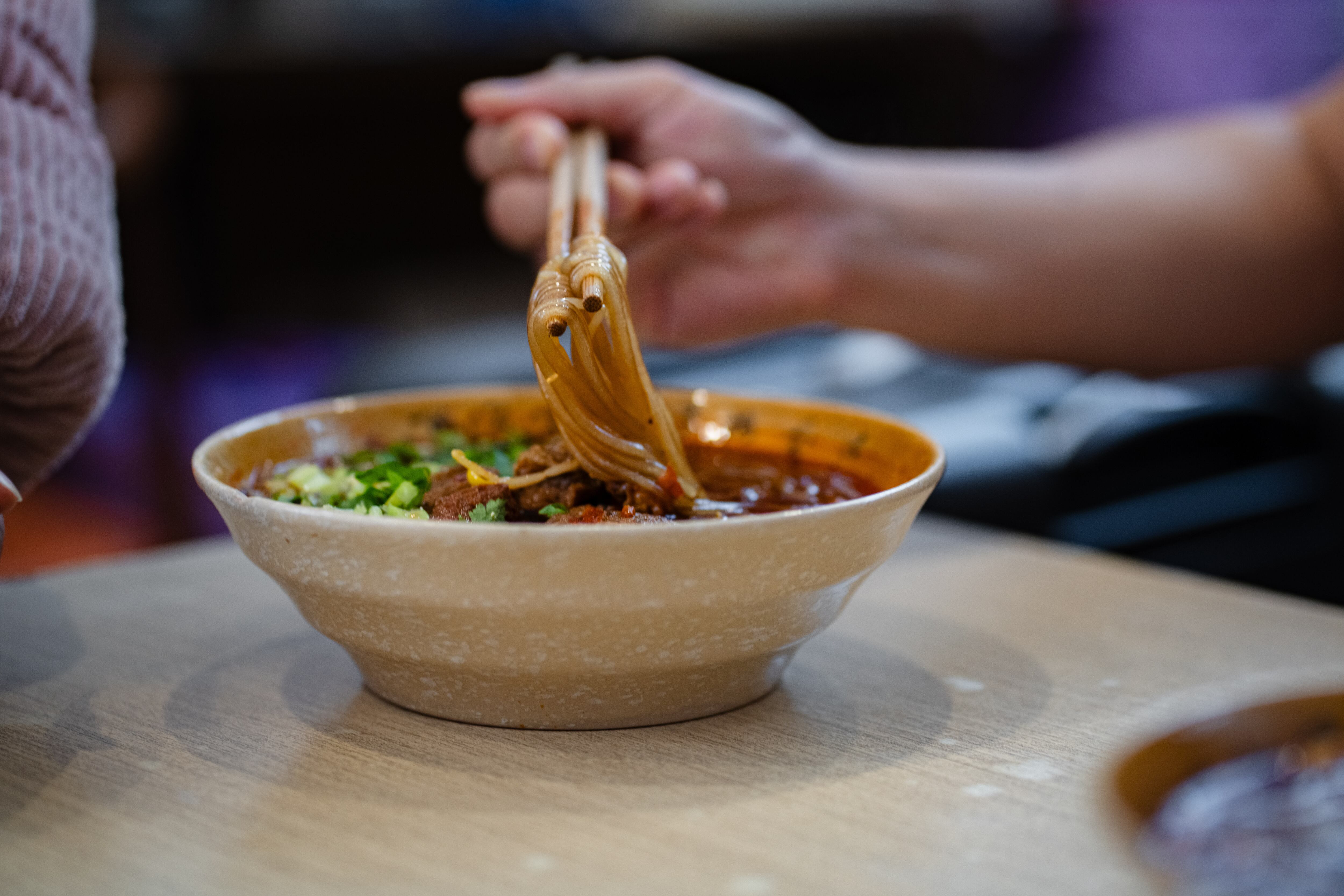 Imagen de archivo de un restaurante de fideos estilo Lanzhou. (Adobe Stock)