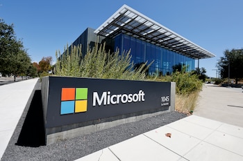 El múltiplo de ganancias de Microsoft desciende a mínimos posteriores al lanzamiento de ChatGPT, marcando un cambio en las perspectivas de crecimiento (EFE/John G. Mabanglo)