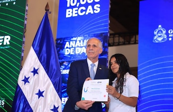 El Gobierno informó que cerca de 50 mil becas fueron otorgadas durante los primeros siete meses de 2026. (FOTO: Presidencia de Honduras)