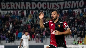 Bernardo Cuesta ingresa al pedestal