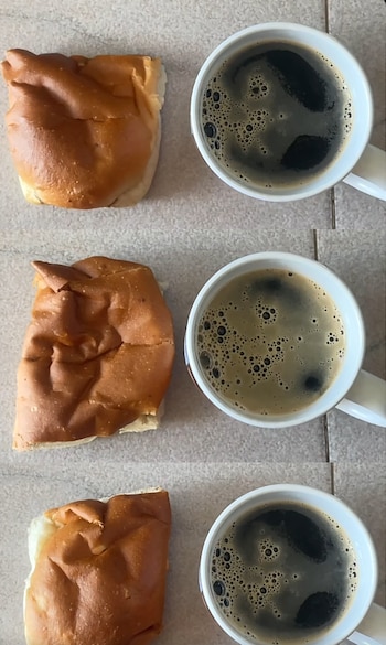 El testimonio difundido en redes muestra que una porción se reserva para el desayuno, otra para el recreo y la restante para la salida, con dulce de guayaba racionado durante varios días (Captura de video)