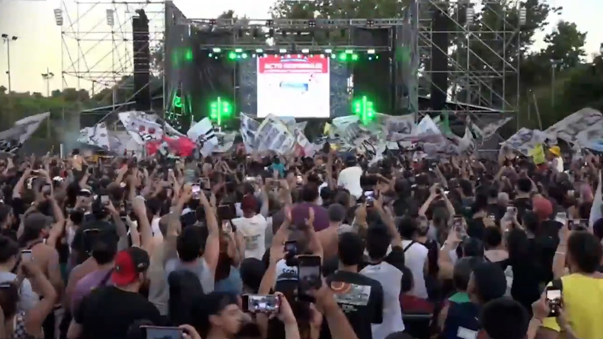 El show de Don Osvaldo a los 21 años de la tragedia de Cromañón en el estadio All Boys del barrio porteño de la Paternal (X)