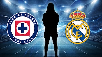 Silueta negra de una futbolista entre los escudos de Cruz Azul y Real Madrid en un estadio de fútbol iluminado.