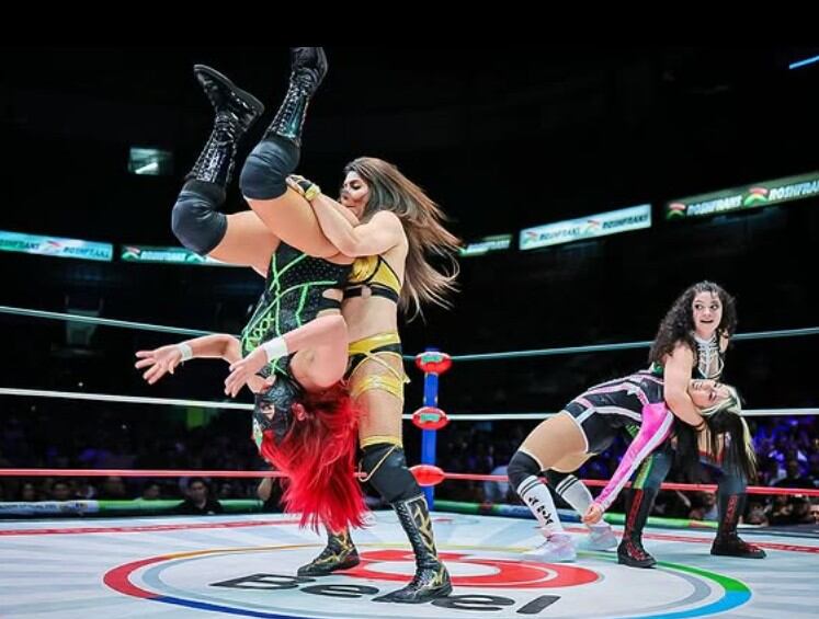Las rudas Persephone y Reyna Isis se llevaron el combate tras una caída final polémica. Aunque La Jarochita y La Catalina conectaron bien al inicio, fueron víctimas de una trampa doble no vista por el réferi. (Instagram @CMLL_MX)