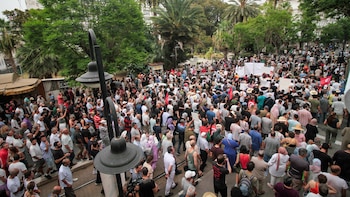 La oposición en el exilio aplaude las protestas contra Saied en el aniversario de la disolución del Parlamento
